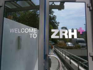 Neoprop Aussenbeschriftung ZRH+ Fensterfolien